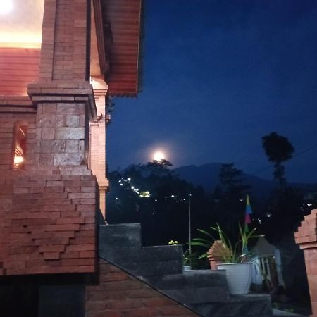 Villa Pringgitan Tawangmangu Exterior foto